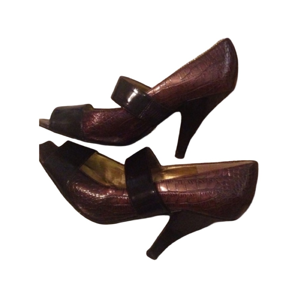 J Renee heels : Faux leather Brown day 2 night skin 6 1/2 M used